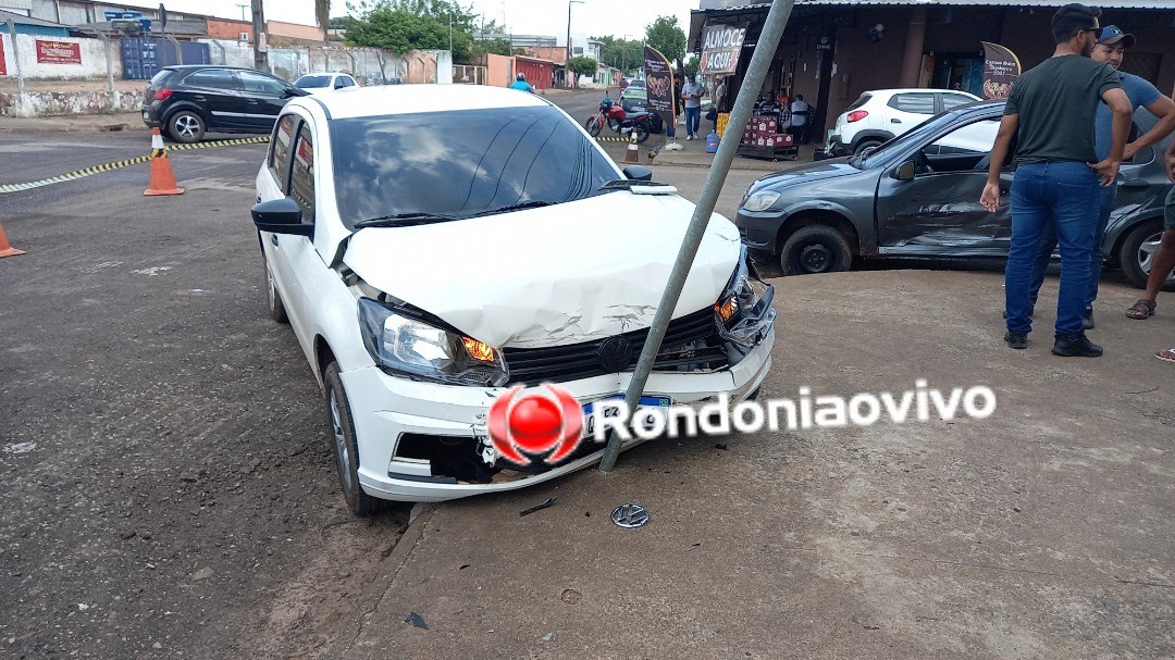 FORTE BATIDA: Colisão entre carros de motoristas de aplicativo deixa trabalhador lesionado