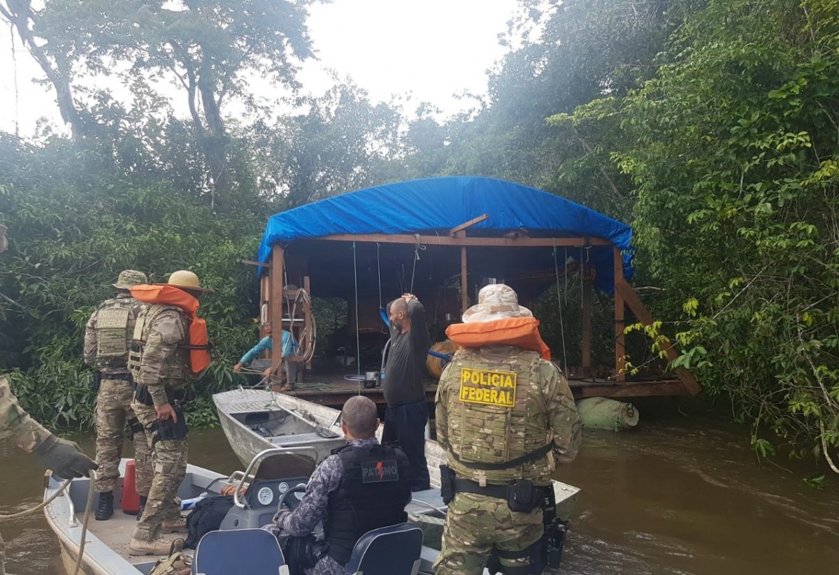 SUBMERSO: Operação destrói 12 dragas que faziam extração de ouro ilegal no Rio Roosevelt