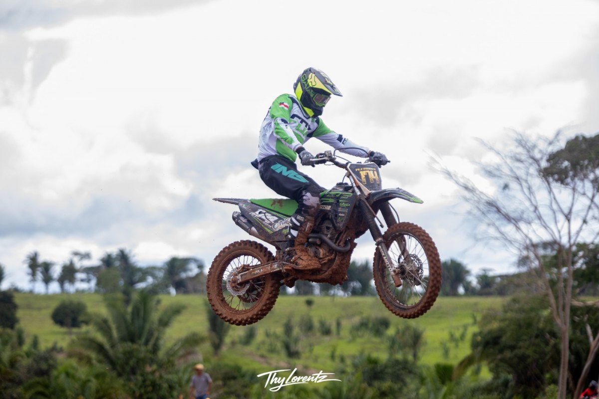CHOVEU MUITO: Motocross em Nova Mamor&eacute; exigiu for&ccedil;a e garra dos pilotos e da organiza&ccedil;&atilde;o