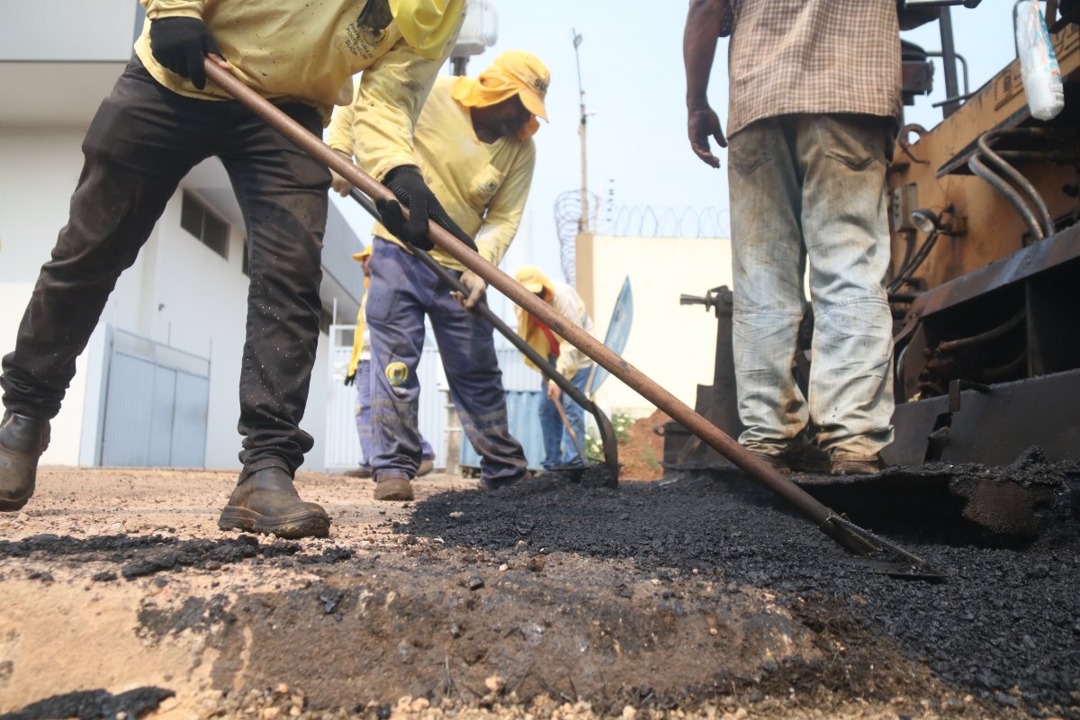 REGIÃO CENTRAL: Hildon Chaves revitaliza centro e entrega documentos de imóveis a moradores