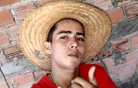 PROCURA-SE: Adolescente desaparece misteriosamente e família fica em desespero