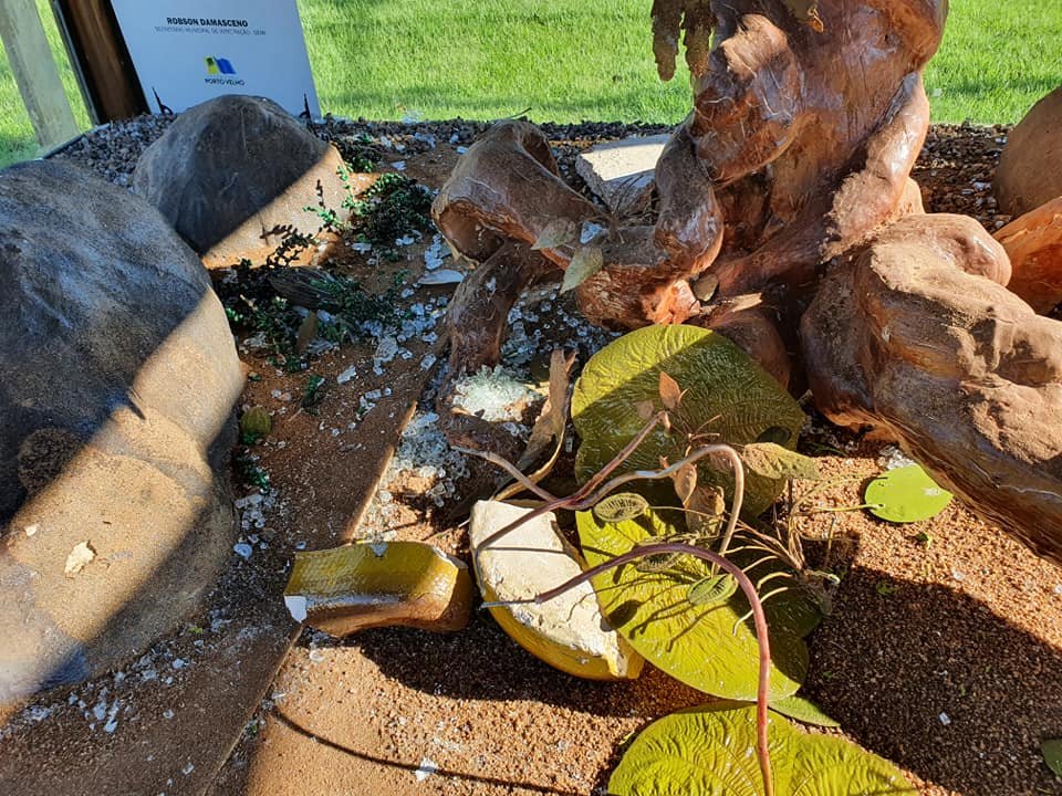 FALTA DE EDUCAÇÃO: Ecoparque entregue na zona Sul é depredado por vândalos