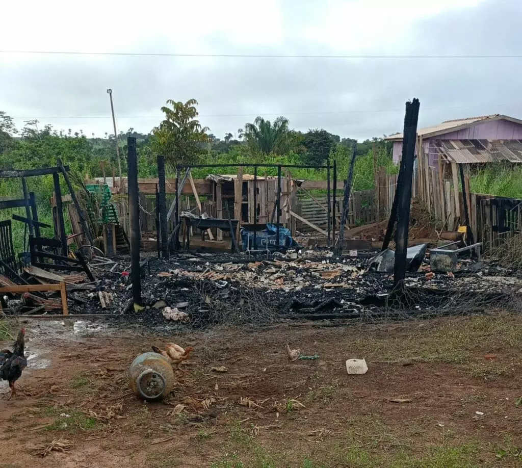 TRÁGICO: Homem morre carbonizado dentro da propria casa