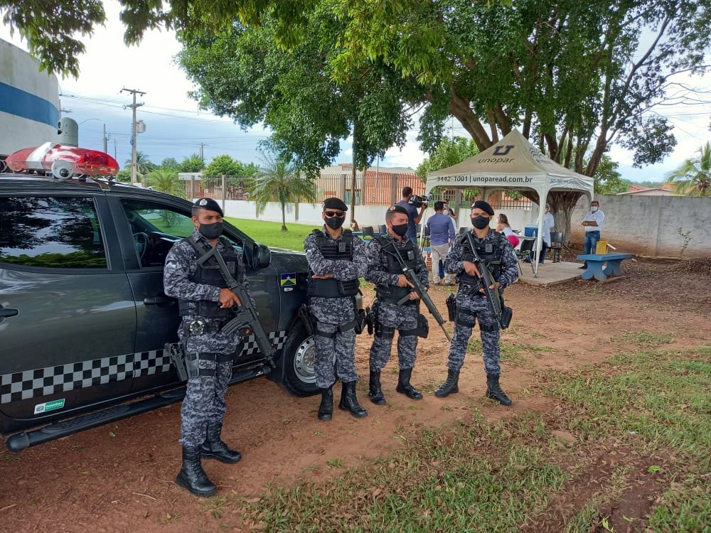 IMUNIZAÇÃO: Enfermeira é primeira a ser vacinada contra Covid-19 em Rolim de Moura