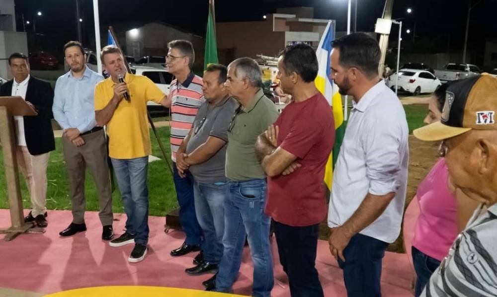 LUIZINHO GOEBEL: Deputado inaugura praça pública que presta homenagem a pioneira em Vilhena