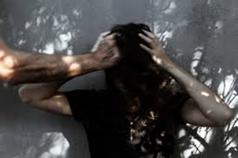 DISCUSSÃO: Mulher é espancada e tem  carro quebrado pelo marido em balneário