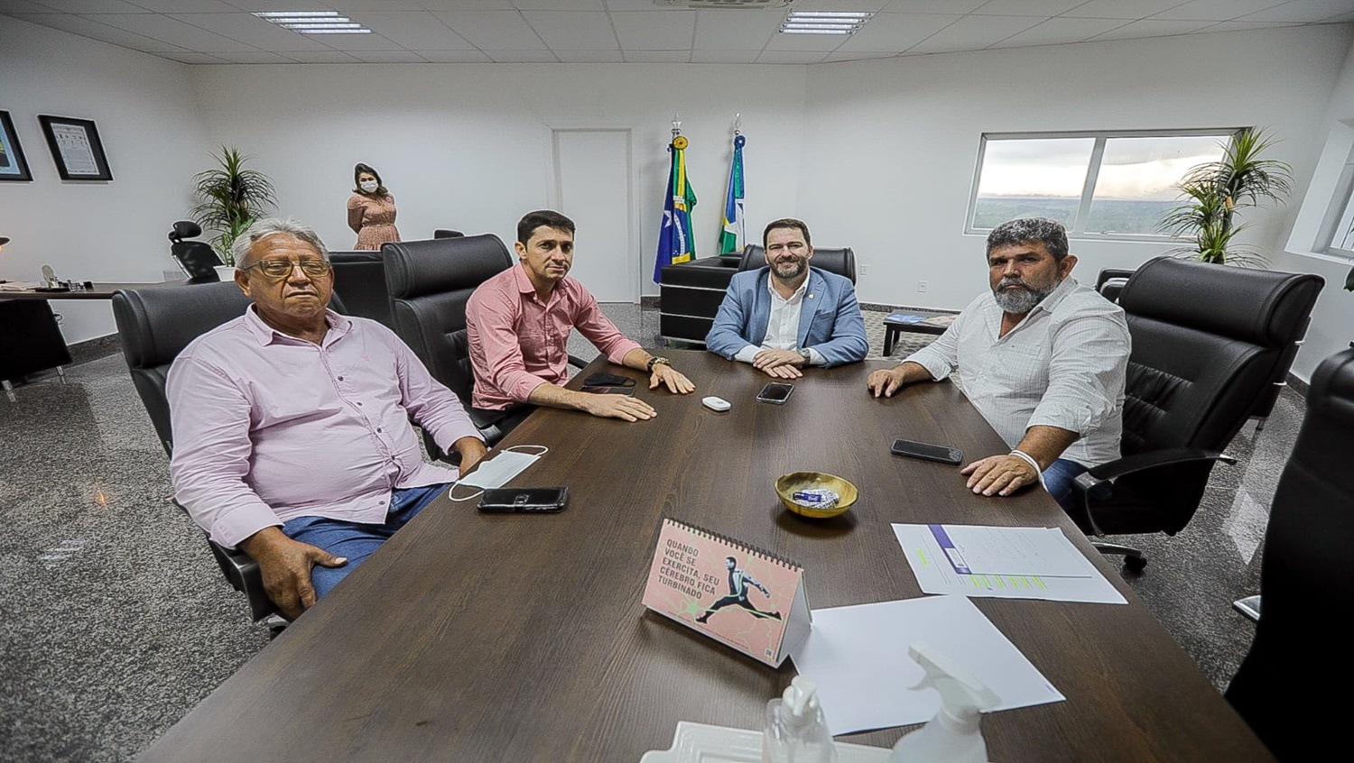 DEMANDAS: Alex Redano se reúne com lideranças de Santa Luzia do Oeste