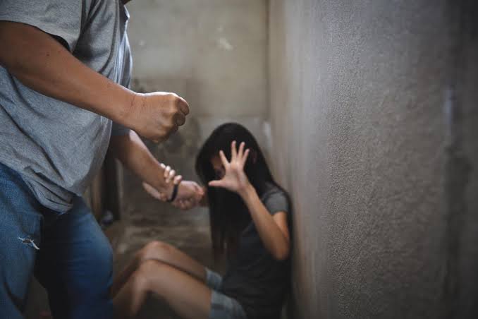 MARIA DA PENHA: Policial penal é preso acusado de agredir a esposa 
