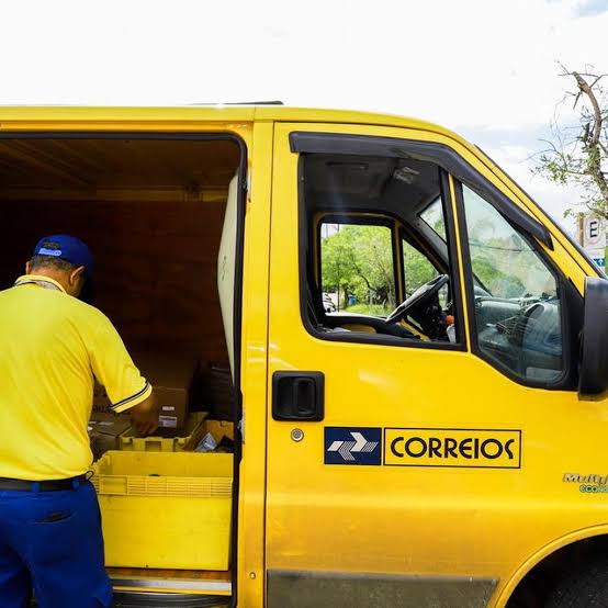 CRIMINALIDADE: Veículo dos Correios é alvo de roubo e bandido foge com várias encomendas
