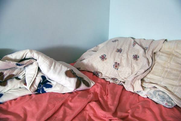 ABSURDO: Genro invade quarto e tenta abusar da sogra enquanto esposa está de resguardo 