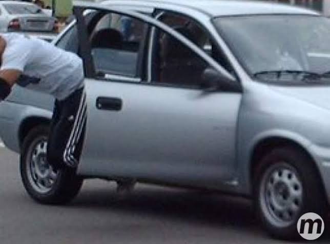 NO BALNEÁRIO: Homem é espancado pelo namorado e jogado de carro após briga por ciúmes