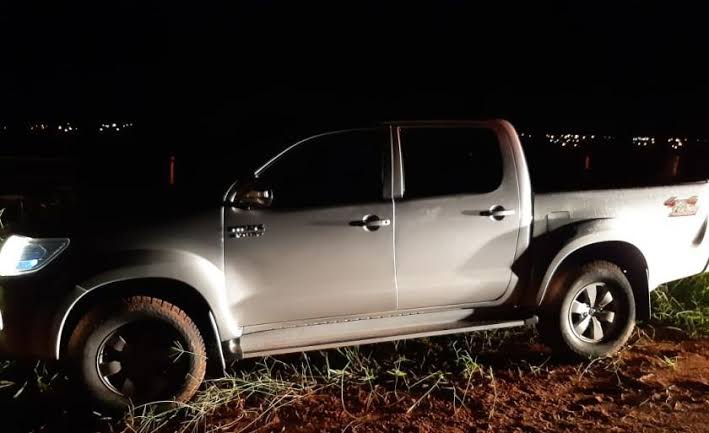 REFÉM: Dono de Hilux é sequestrado por criminosos armados durante assalto