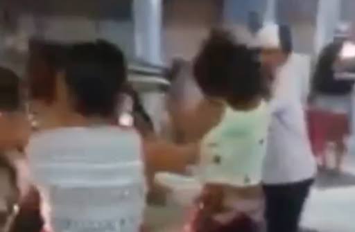 HOSPITALIZADA: Mulher é espancada por rival em frente a casa noturna na capital 