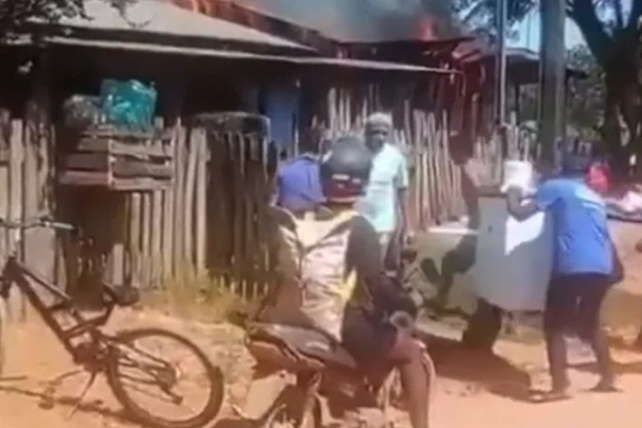 VÍDEO: Homem é preso por colocar fogo em residência com namorada dentro