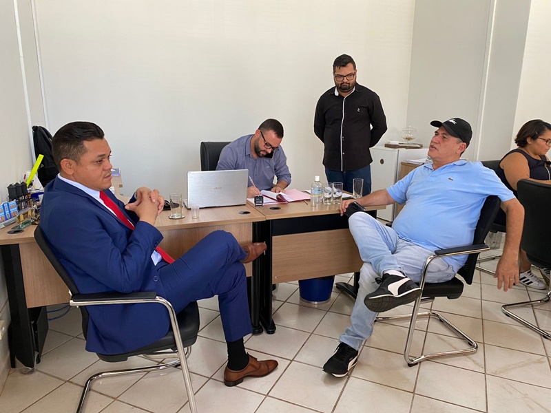 VEREADOR: Isaque Machado tem reunião sobre estradas rurais de Minas Novas