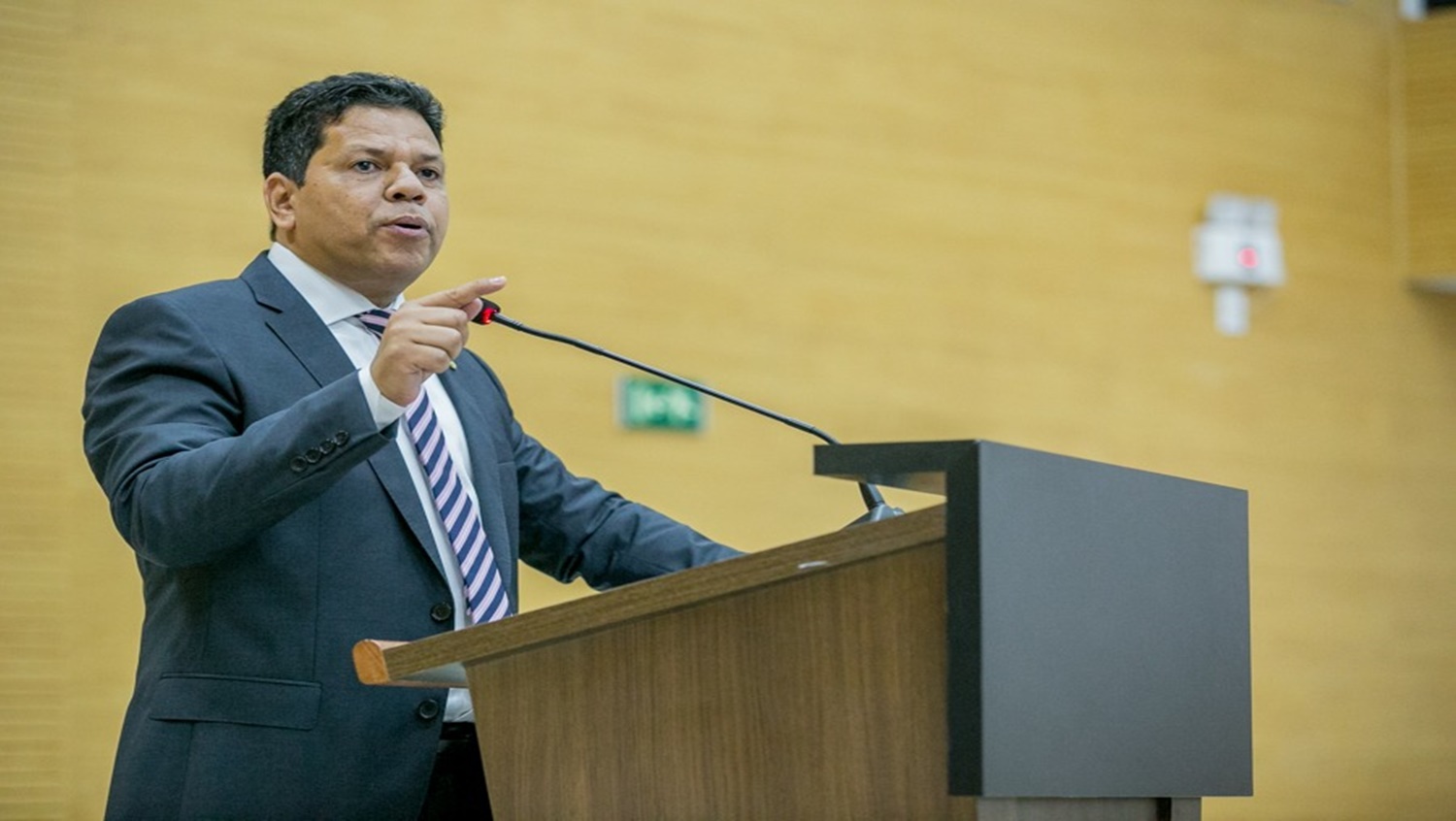 SAÚDE MENTAL: Jair Montes apresenta projeto em defesa de pessoas com Síndrome de Burnout