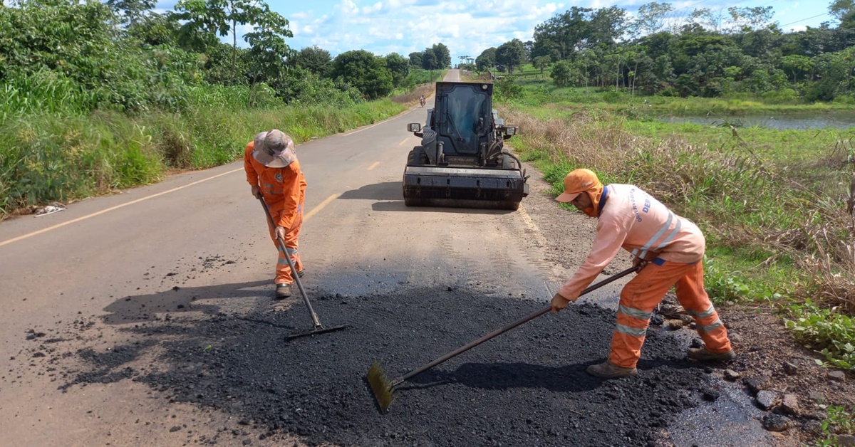 TAPA BURACOS: Atendendo indicação de Jean Oliveira, DER realiza serviço na RO-490