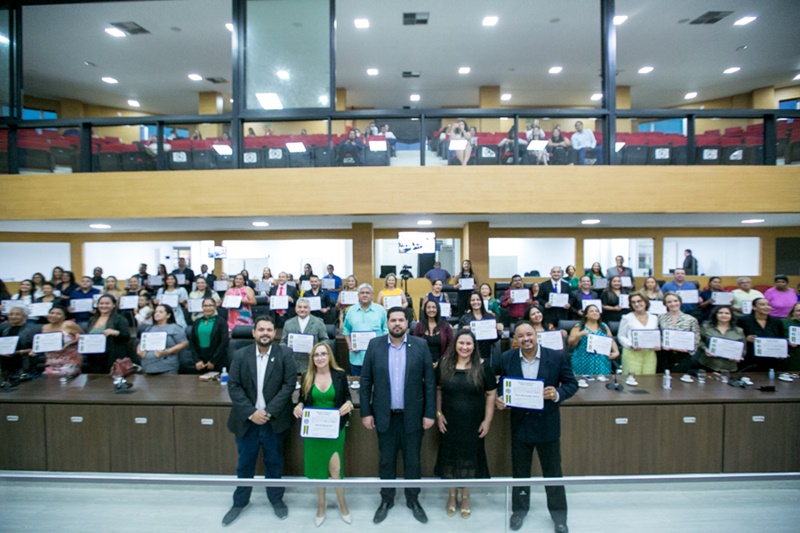 DEPUTADO: Jean Oliveira outorga Voto de Louvor a servidores e colaboradores do Cemetron