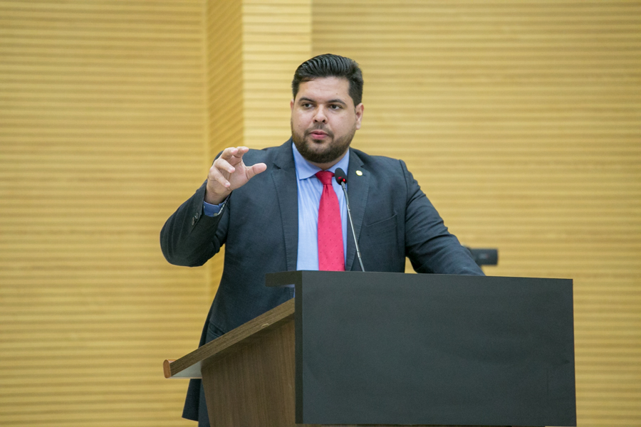 DEPUTADO: Jean Oliveira denuncia prejuízo causado pelo presidente da Emater