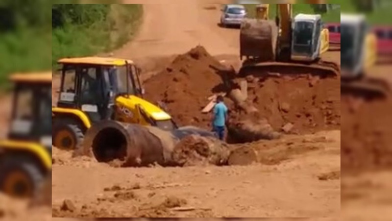 DESCASO: Ponte que cruza o rio Taboca, em Porto Velho, cai e deixa linha 22 isolada
