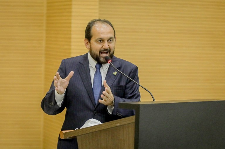 LAERTE GOMES: Parlamentares derrubam veto do Governo ao projeto que proíbe reajuste do IPVA