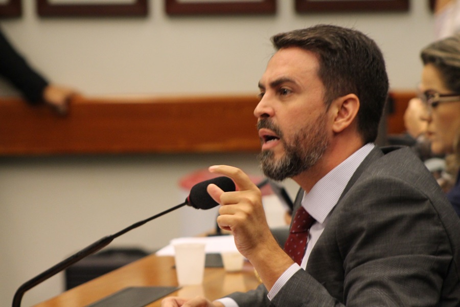 Léo Moraes repudia corrupção com verbas para combater a pandemia