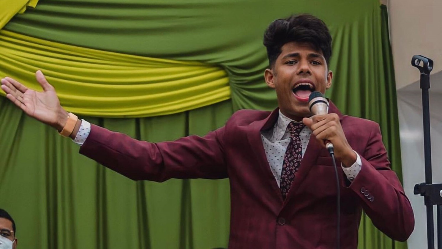 PROVADOR: Cantor gospel é denunciado por importunação sexual contra vendedoras