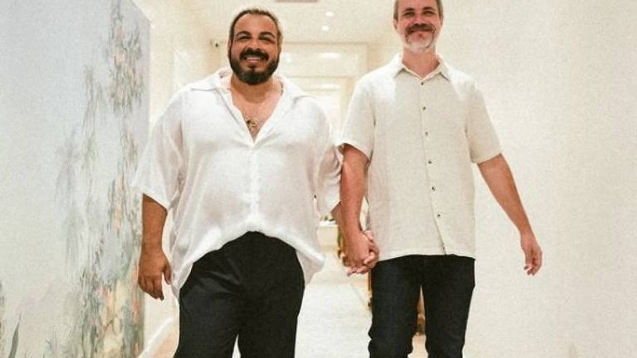 JUNTOS: Luis Lobianco se casa com músico em cerimônia intimista dentro de hotel