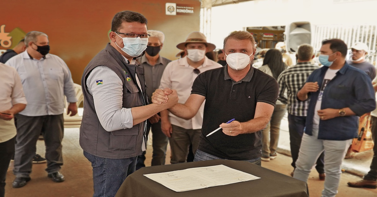 MELHORIAS: Luiz Goebel destina recurso para reforma da praça municipal de Alvorada do Oeste