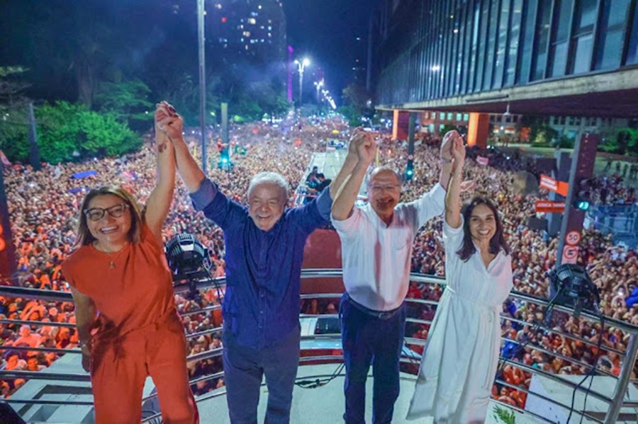 AMAZÔNIA:  Lula fala em combater o desmatamento  e sustentabilidade