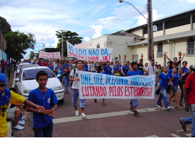 Estudantes de Porto Velho fazem passeata em defesa do passe livre