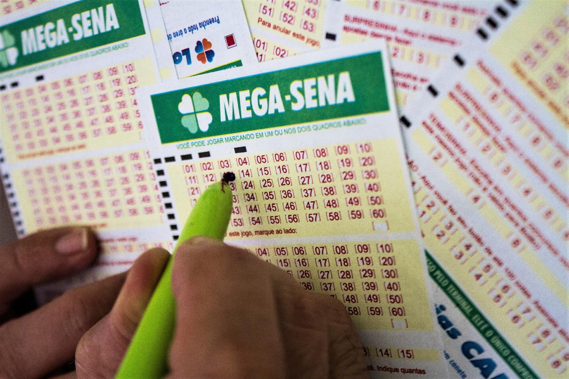 NINGUÉM: Nenhum apostador acerta Mega-Sena e prêmio vai a R$ 135 milhões
