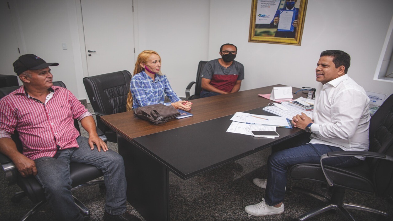 DEMANDAS: Jair Montes recebe moradores do bairro Lagoa que pedem melhorias 