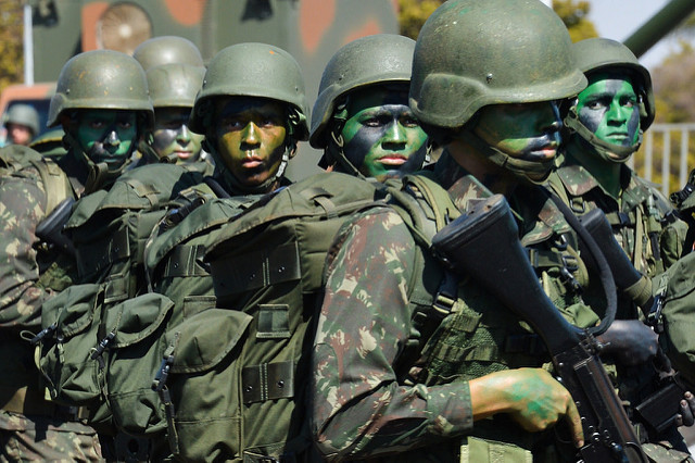 R$ 600: 73 mil militares receberam o auxílio emergencial indevidamente, diz Defesa