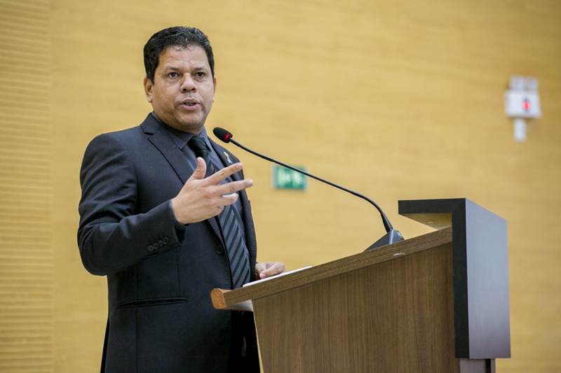 PROBLEMAS: Jair Montes questiona o serviço público federal ofertado à população