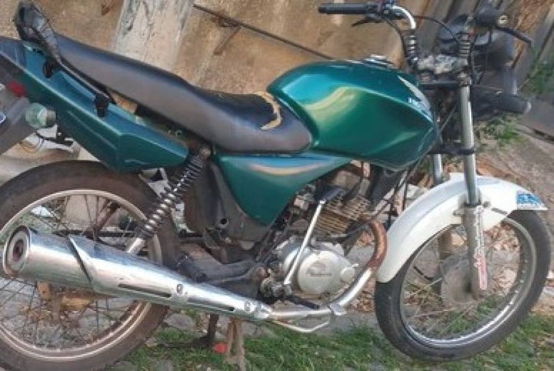 INUSITADO: Rapazes bebem, levam moto por engano e devolvem no dia seguinte aos donos