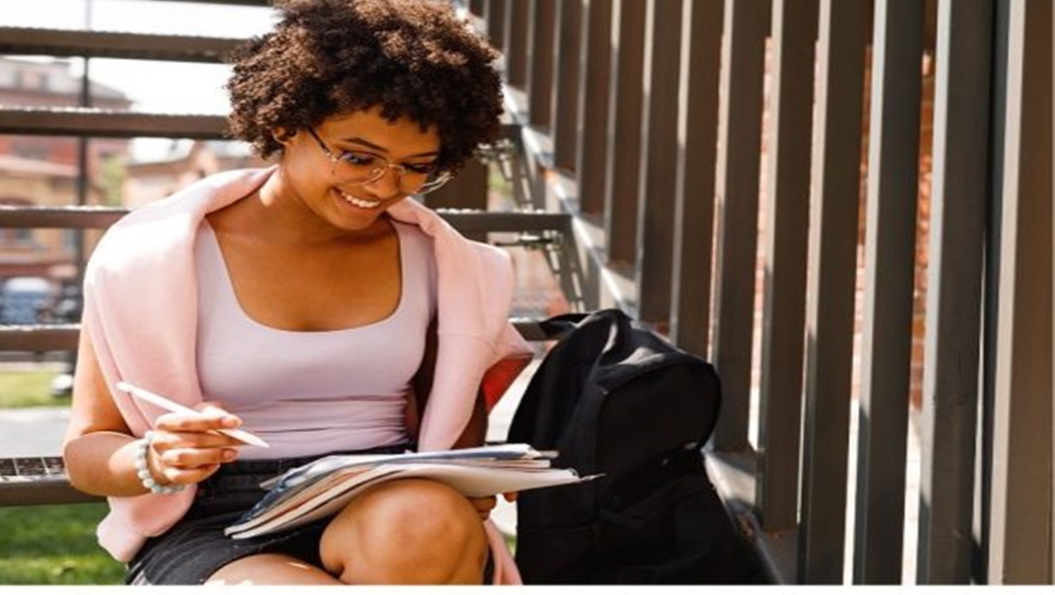 ELAS: Mulheres são maioria na busca por concursos, aponta levantamento