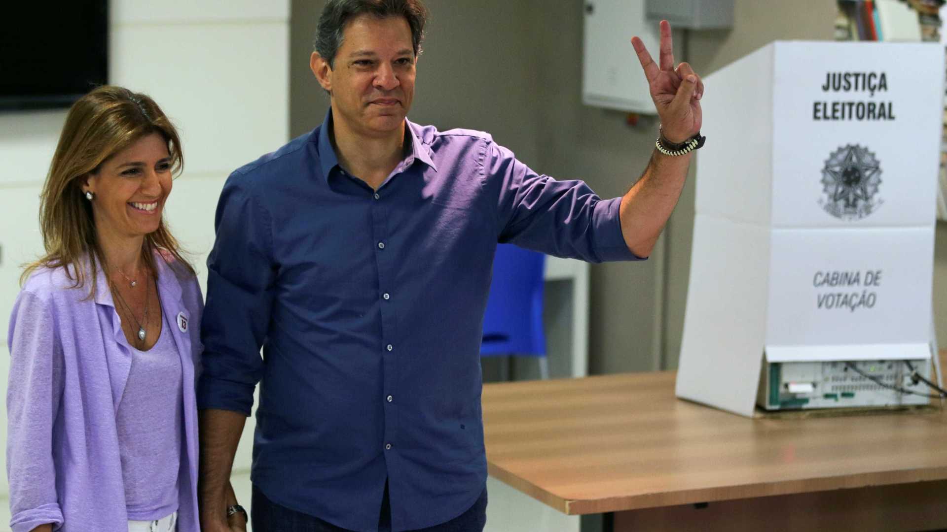 SEGUNDO TURNO: Haddad vota em escola de São Paulo