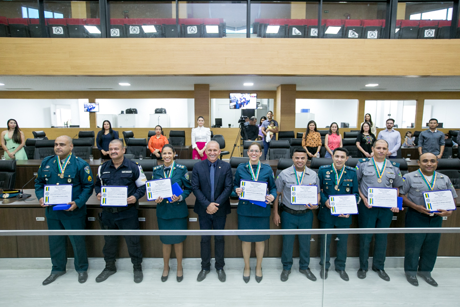 HONRA: Militares são homenageados em sessão solene da Assembleia Legislativa