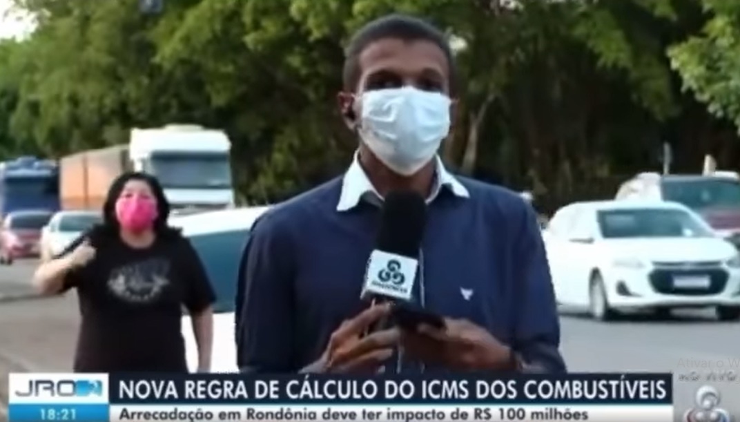 ASSISTA: Mulher interrompe jornal da Globo e grita 'fora Bolsonaro' em Porto Velho