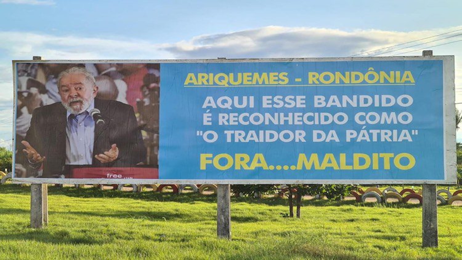CONTRÁRIOS: Outdoors apócrifos contra Lula são fixados em Ariquemes