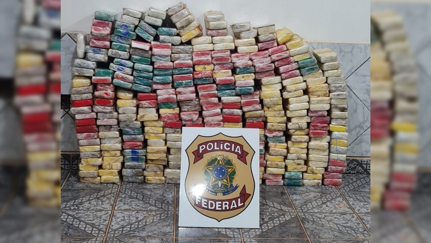 EM RONDÔNIA: PF recebe denúncia e apreende mais de 300 quilos de cocaína