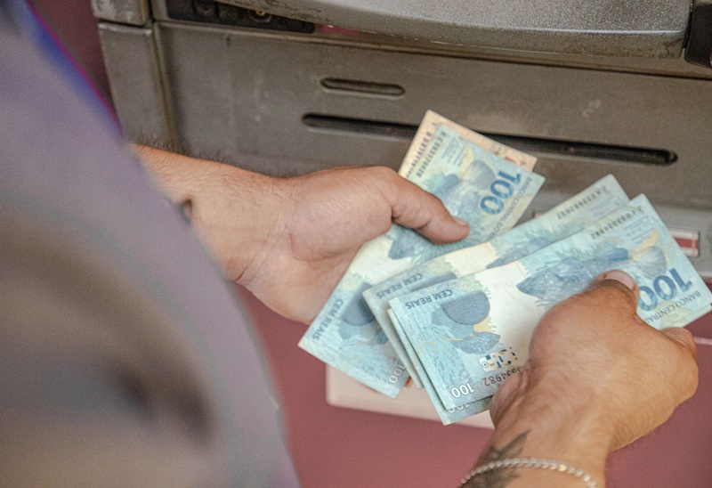 ALEGRIA: Prefeitura paga salários de junho e primeira parcela do 13º aos comissionados