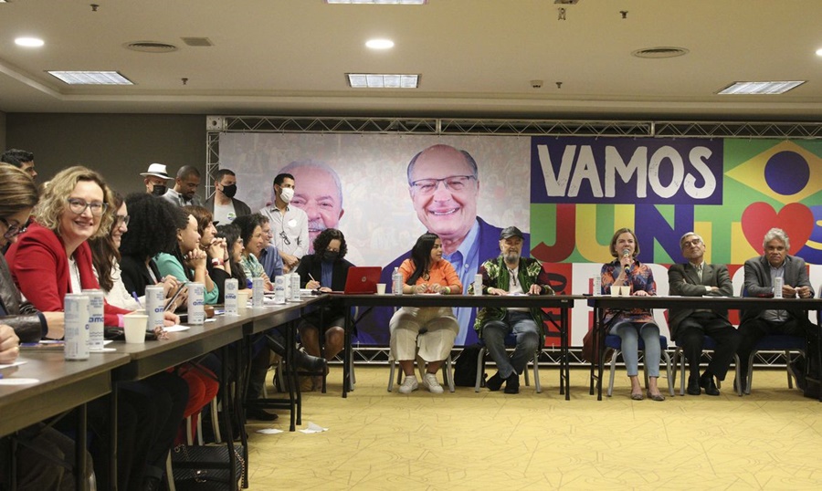 ESQUERDA: PT oficializa chapa Lula-Alckmin para disputar a Presidência