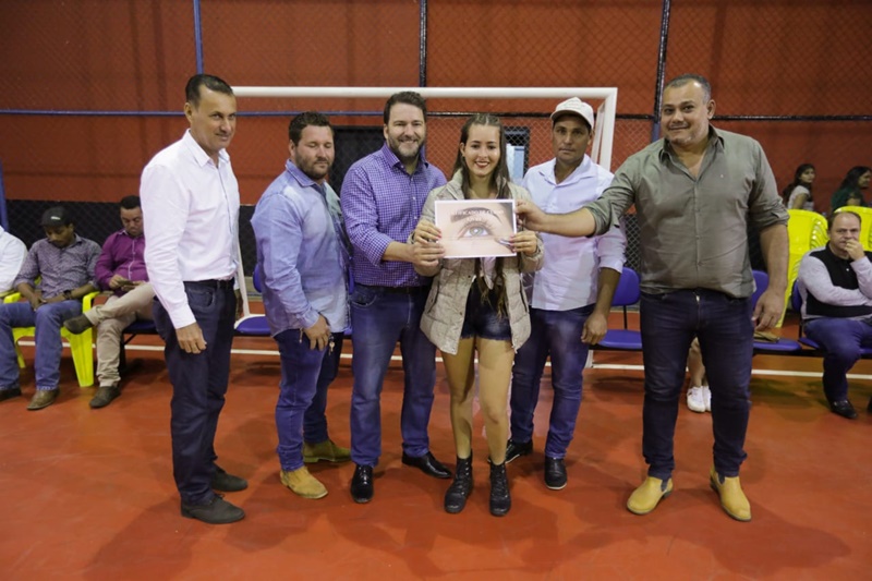 EM SERINGUEIRAS: Alex Redano participa da entrega de certificados de cursos profissionalizantes