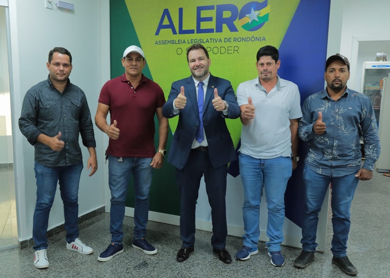 INVESTIMENTOS: Alex Redano anuncia mais R$ 100 mil para reforma de escola em Alvorada do Oeste