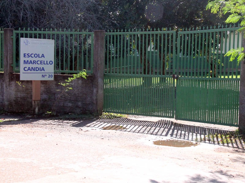 SEM PERSPECTIVA: Pais e mães reclamam da falta de professores no Colégio Santa Marcelina