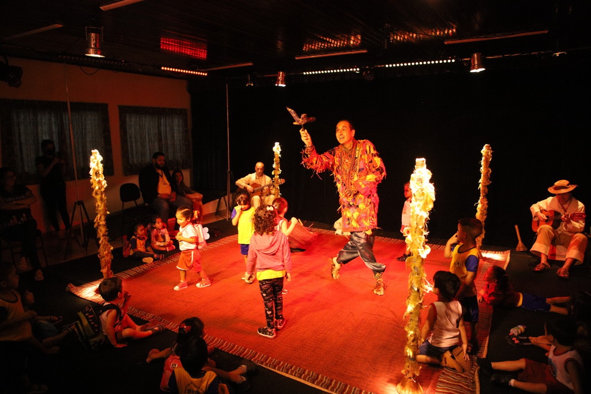 ESPETÁCULO: Grupo Sobrevento, de SP, leva a magia do teatro às crianças das escolas municipais