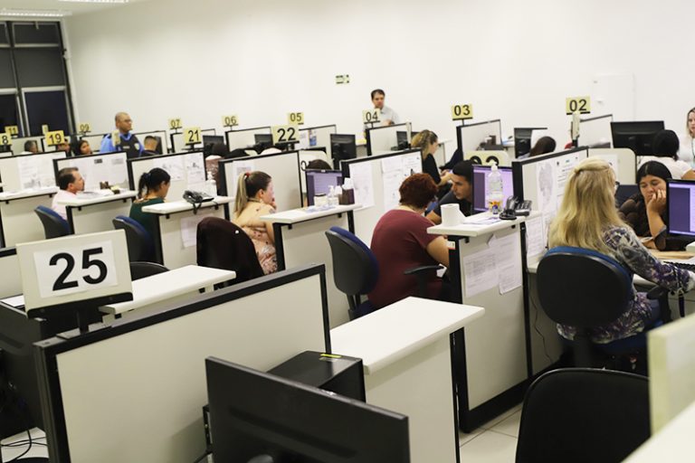 SALÁRIOS: Servidores públicos federais terão reajuste de 5%, informa STF