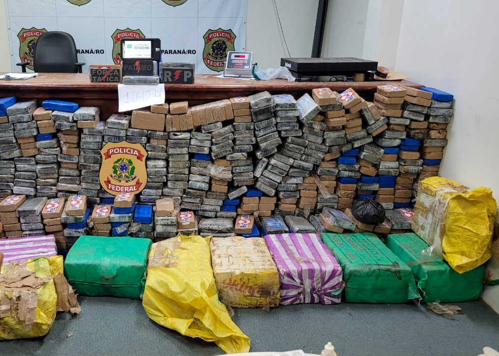 ENTERRADA: Mais de uma tonelada de cocaína é apreendida pela PM e PC